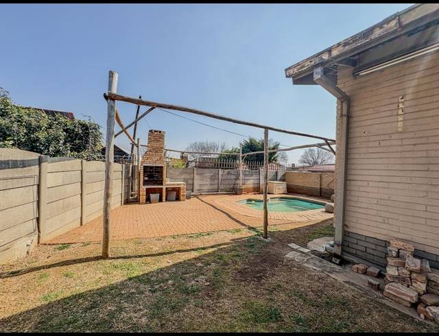 3 BEDROOM HOUSE FOR SALE IN BRENTHURST